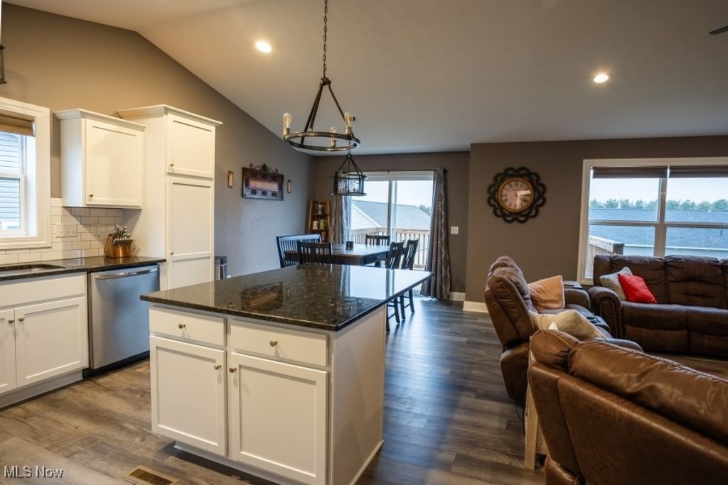 Photo of 937 Crockett Circle, Canal Fulton, OH 44614 (MLS # 5178444)