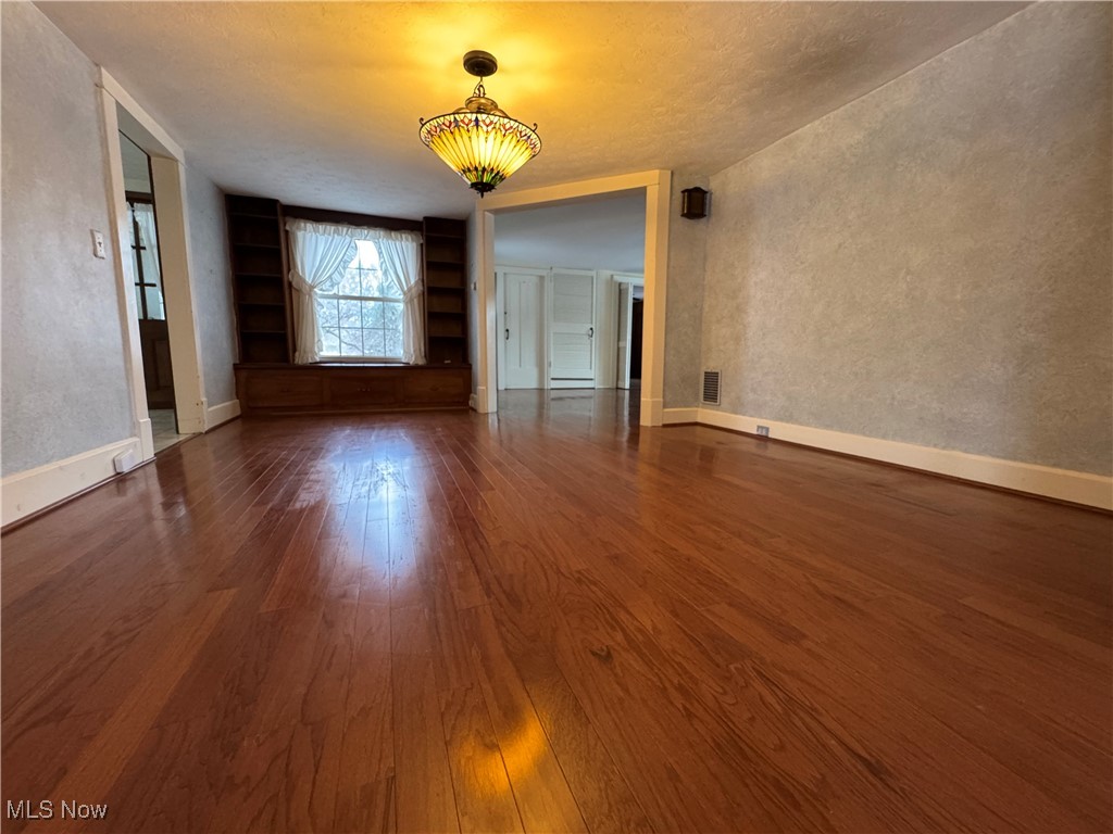 Russell 03 - Residential