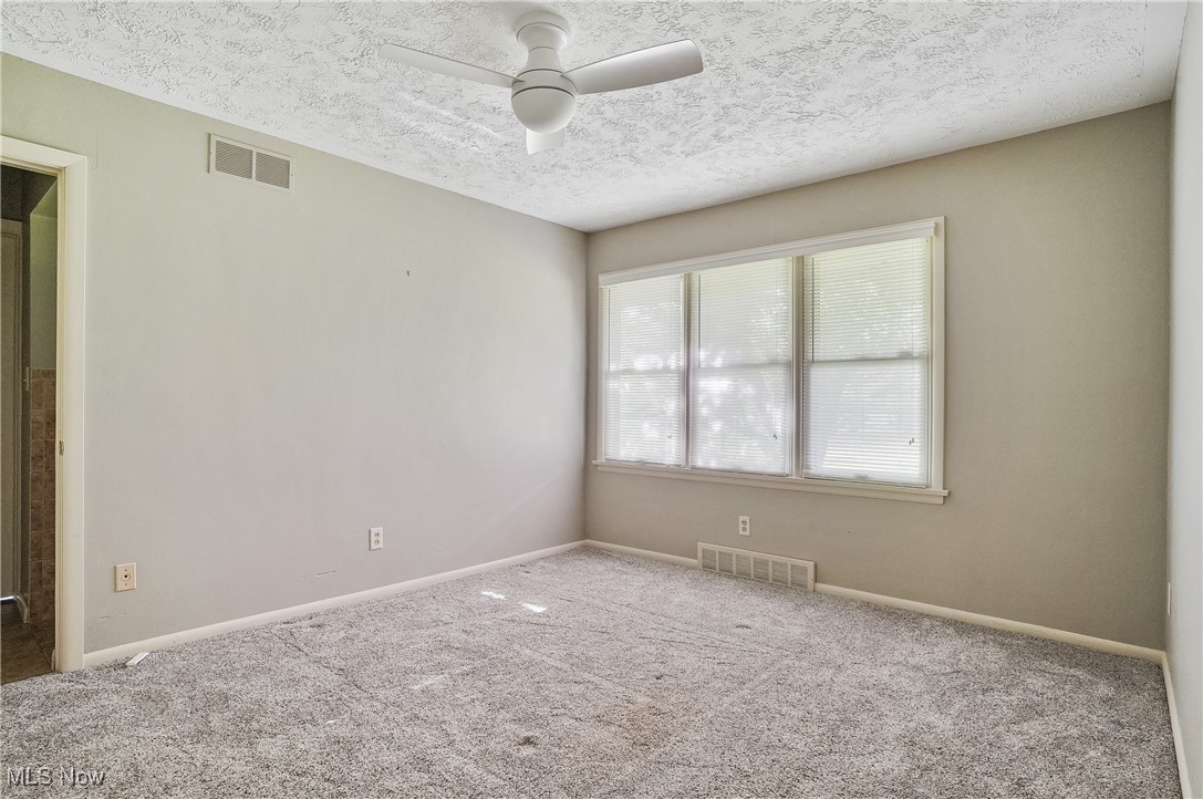 1021 Warner Road, Brookfield, Ohio image 26