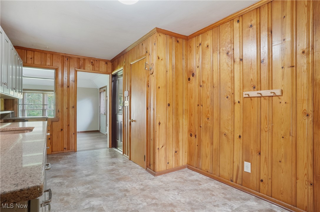 1021 Warner Road, Brookfield, Ohio image 9