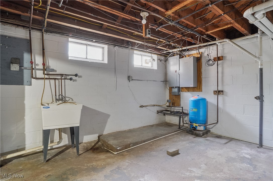 1021 Warner Road, Brookfield, Ohio image 36