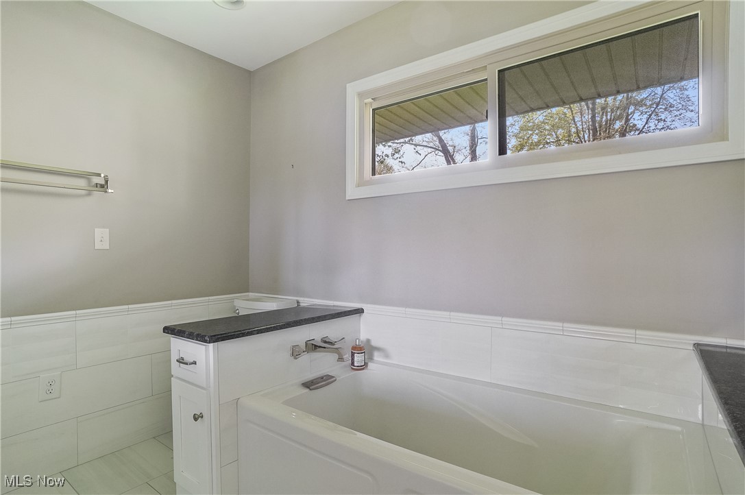 1021 Warner Road, Brookfield, Ohio image 24