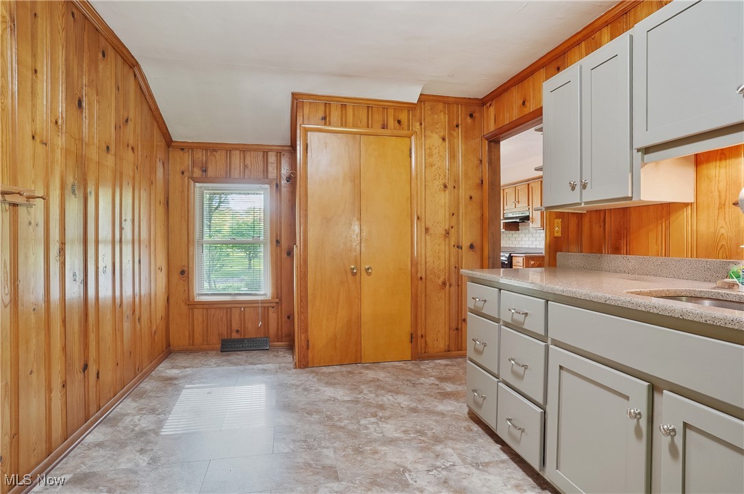 1021 Warner Road, Brookfield, Ohio image 7