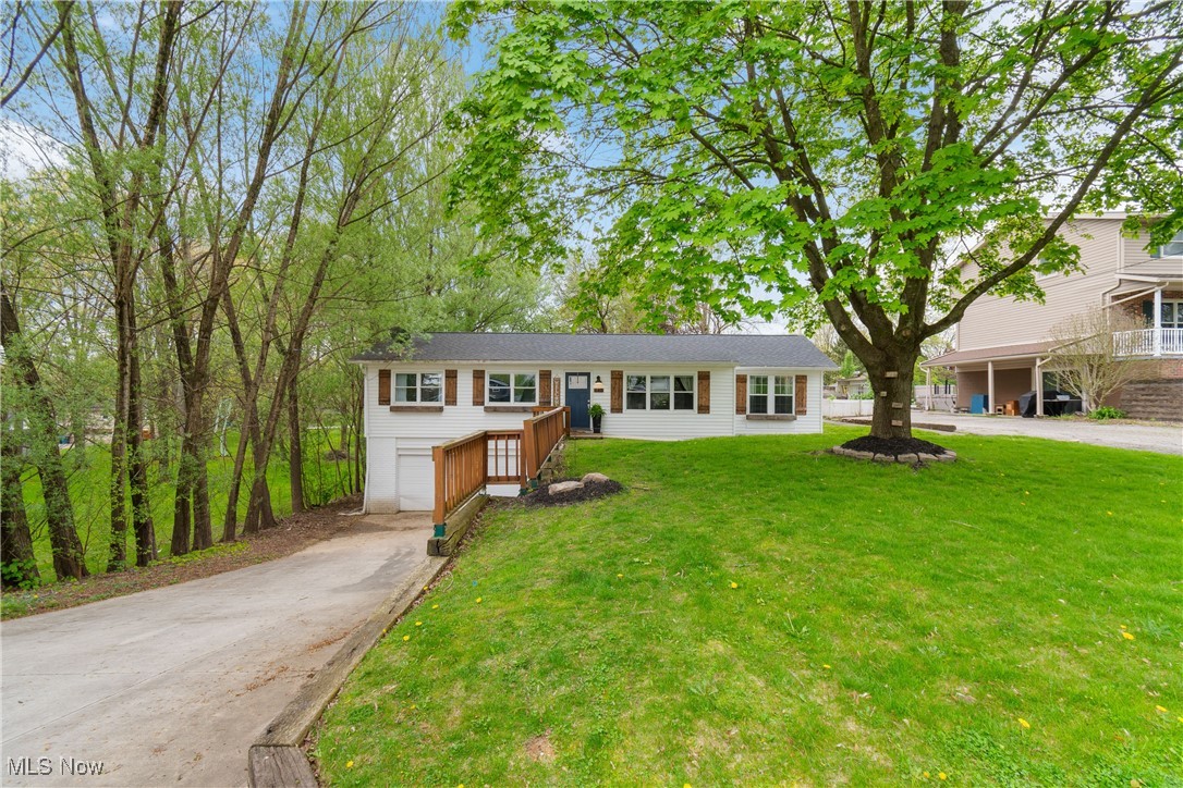 440 Abbyshire Road, Green, Ohio image 1