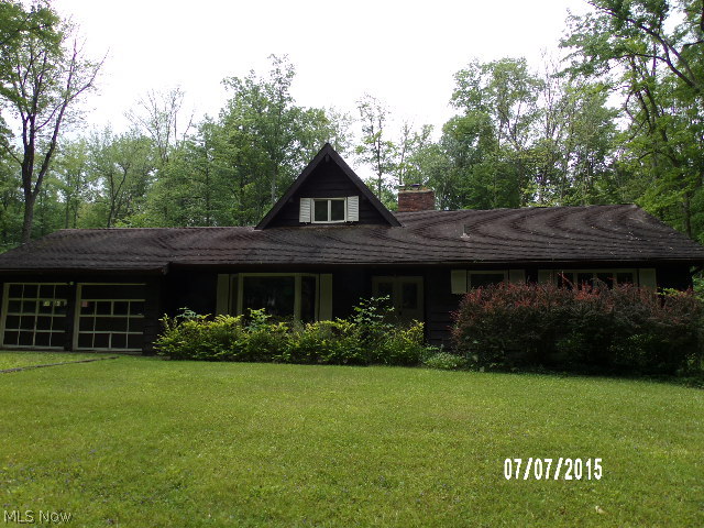 Great wooded yard! Cedar sided home like living in a cabin in the county. Appears to have a newer kitchen, bathroom and flooring
throughout. Great opportunity in Kenston School district. This homes boasts 3 full bathrooms. Come and see.