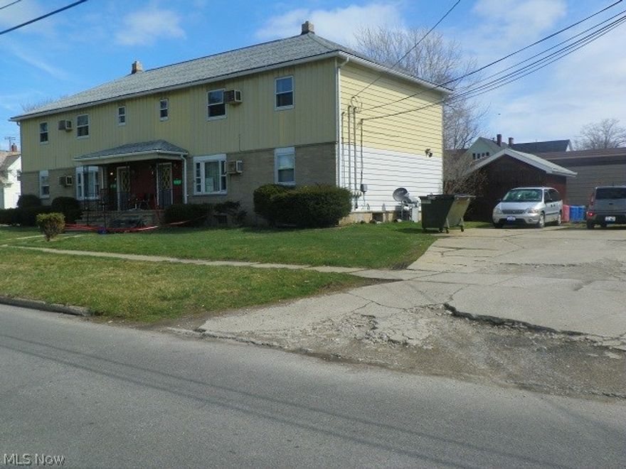 Great 4 Unit complex in Harbor area. Units are 2 bedroom, roomy kitchen & living room, appliances stay. Units rent easily. close to freeway and shopping. Separate utilities for each unit.