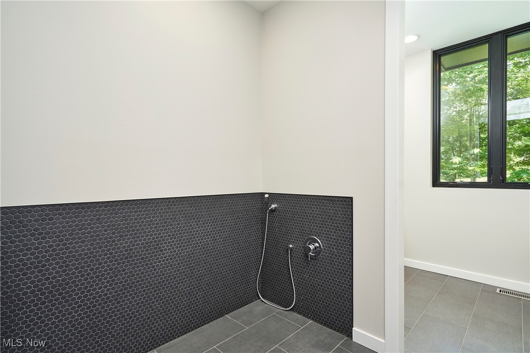 Akron, Ohio 44313, United States, 4 Bedrooms Bedrooms, ,5 BathroomsBathrooms,Residential,Active,164320