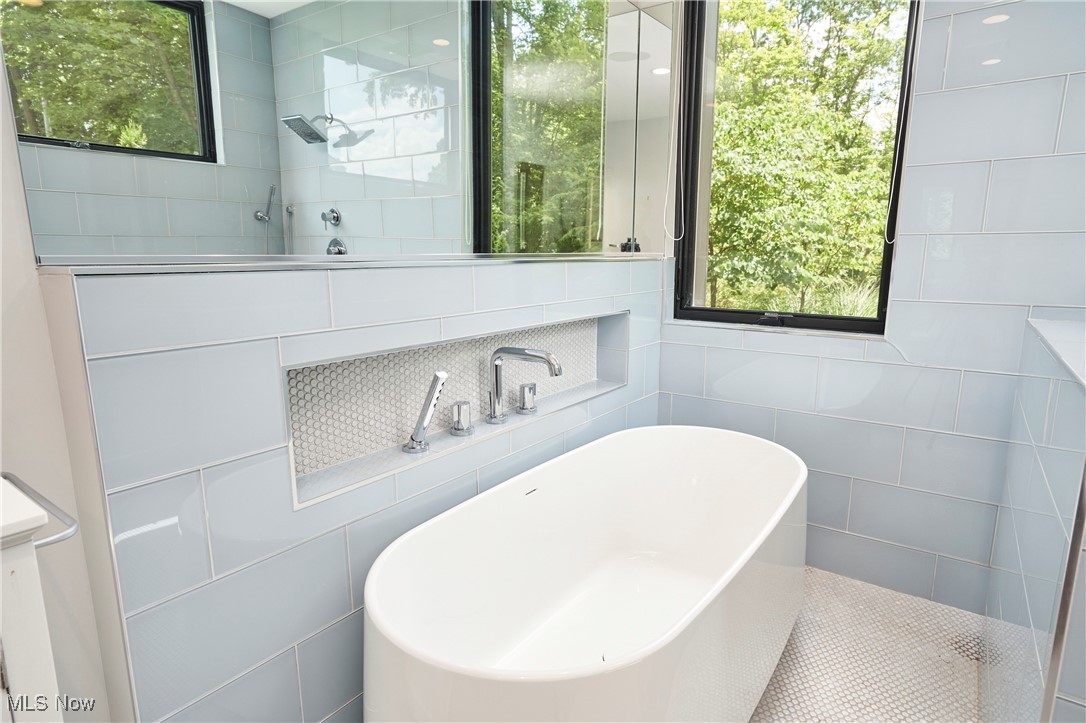 Akron, Ohio 44313, United States, 4 Bedrooms Bedrooms, ,5 BathroomsBathrooms,Residential,Active,164320