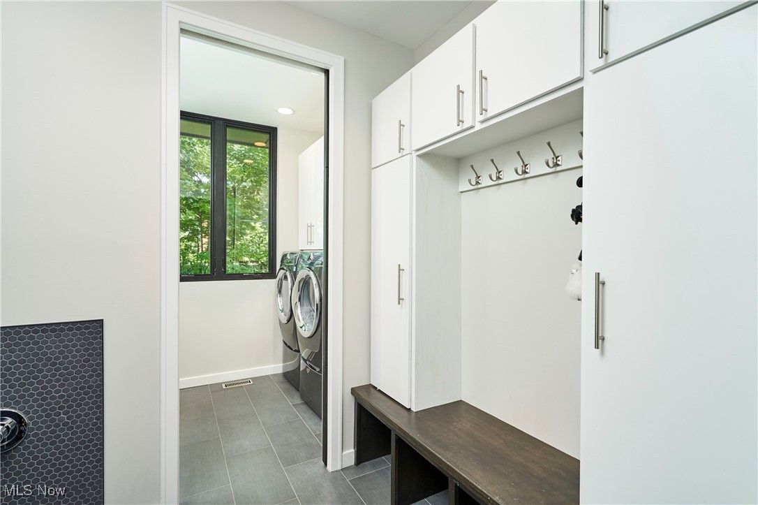 Akron, Ohio 44313, United States, 4 Bedrooms Bedrooms, ,5 BathroomsBathrooms,Residential,Active,164320