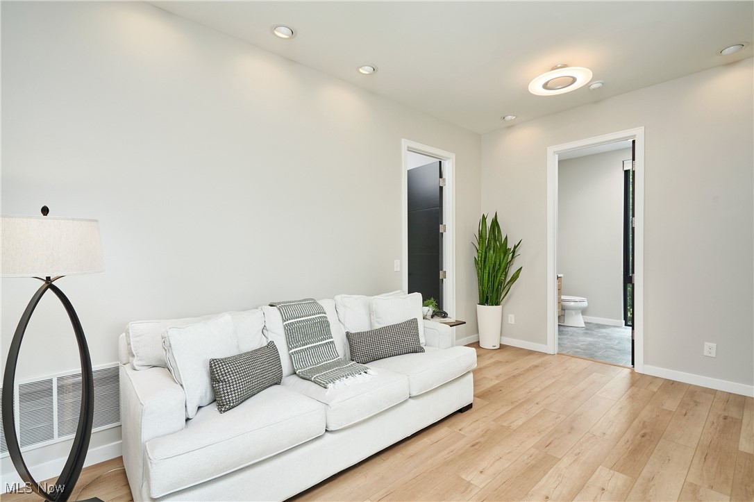 Akron, Ohio 44313, United States, 4 Bedrooms Bedrooms, ,5 BathroomsBathrooms,Residential,Active,164320