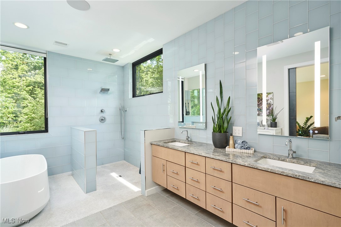 Akron, Ohio 44313, United States, 4 Bedrooms Bedrooms, ,5 BathroomsBathrooms,Residential,Active,164320