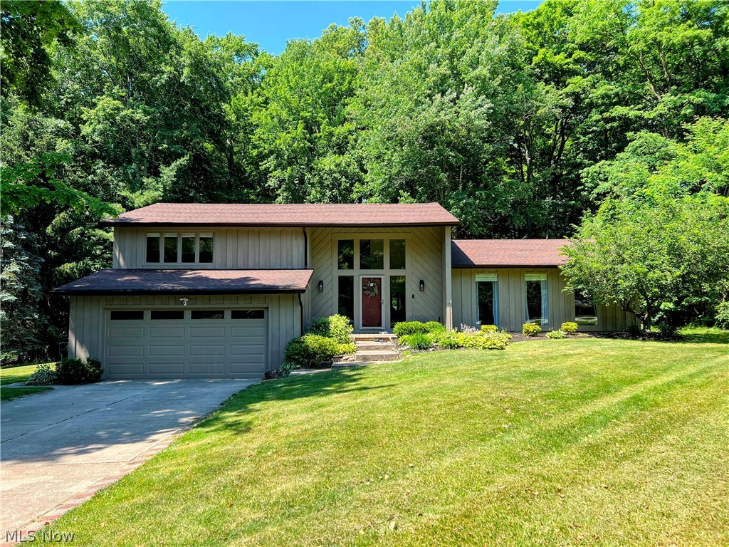 8286 Pebble Creek Court, Chagrin Falls, Ohio image 1