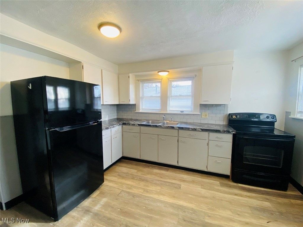 Photo of 2420 E Market Street #2, Akron, OH 44312 (MLS # 5181947)