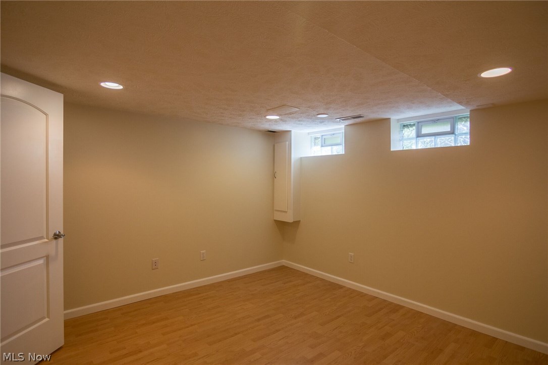 D Neros 09-D - Residential Lease