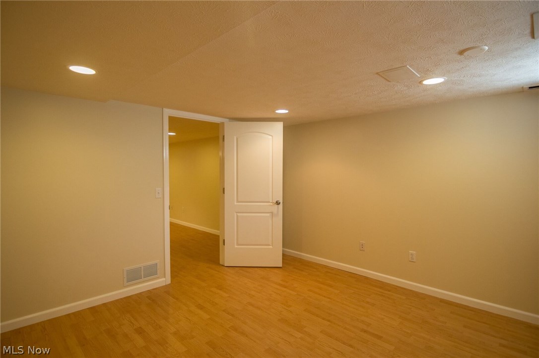 D Neros 09-D - Residential Lease