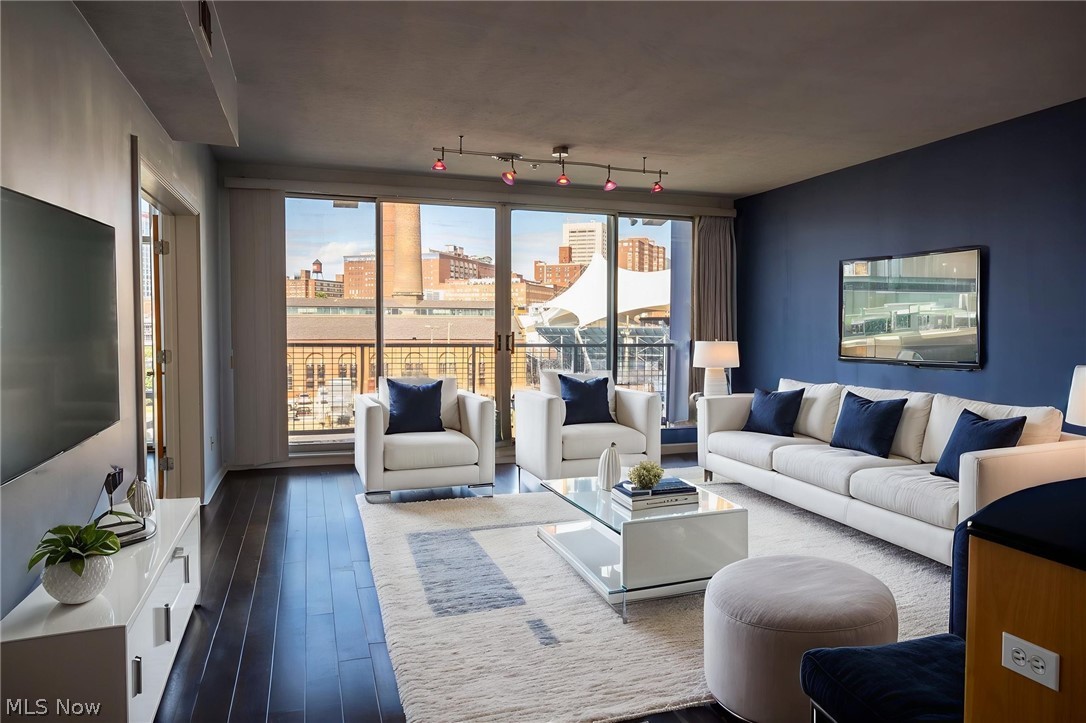 Stonebridge Plaza - Residential