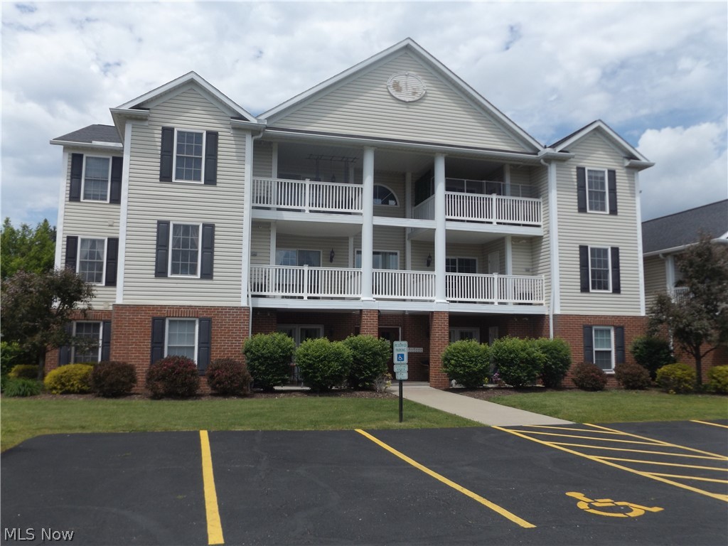 Totally remodeled, this move in ready condo is located in the heart of the Uniontown and Hartville area. On the second floor, this condo has efficient utility bills.
2 bedrooms with ample closet space. Laundry is off the main hall. Washer and Dryer included. Enjoy the convenience of 2 full baths. $195 monthly fee. 2 cat limit. No dogs allowed. No subleasing. Not FHA approved.