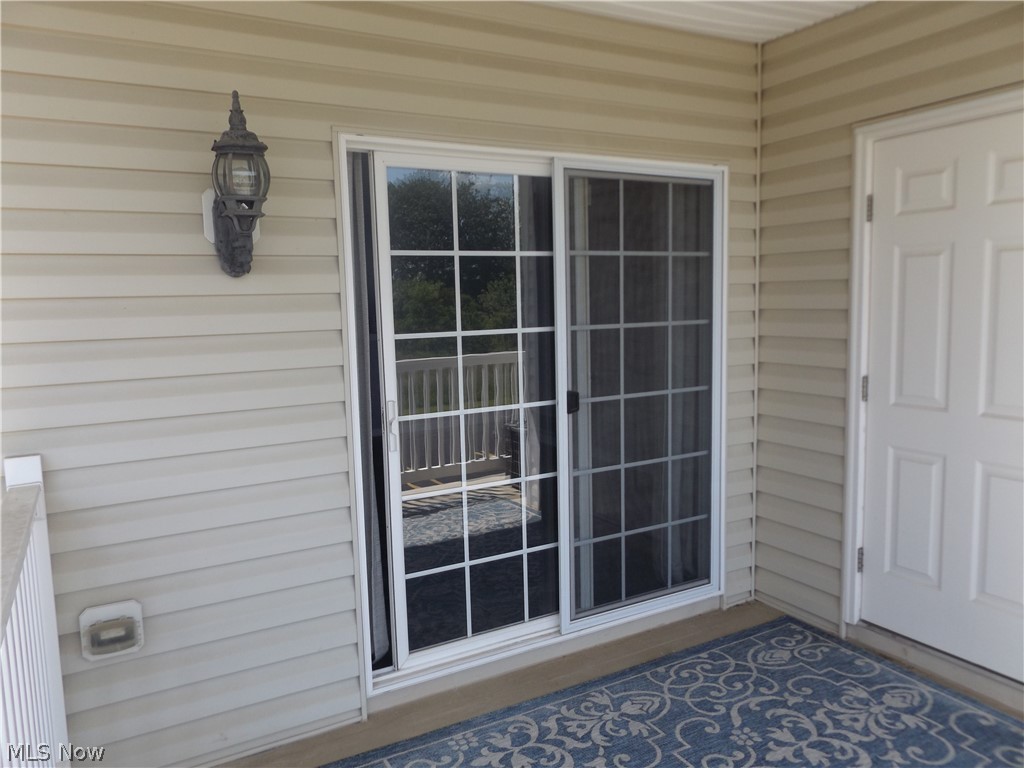 Hampton Court Highrise Condo - Residential