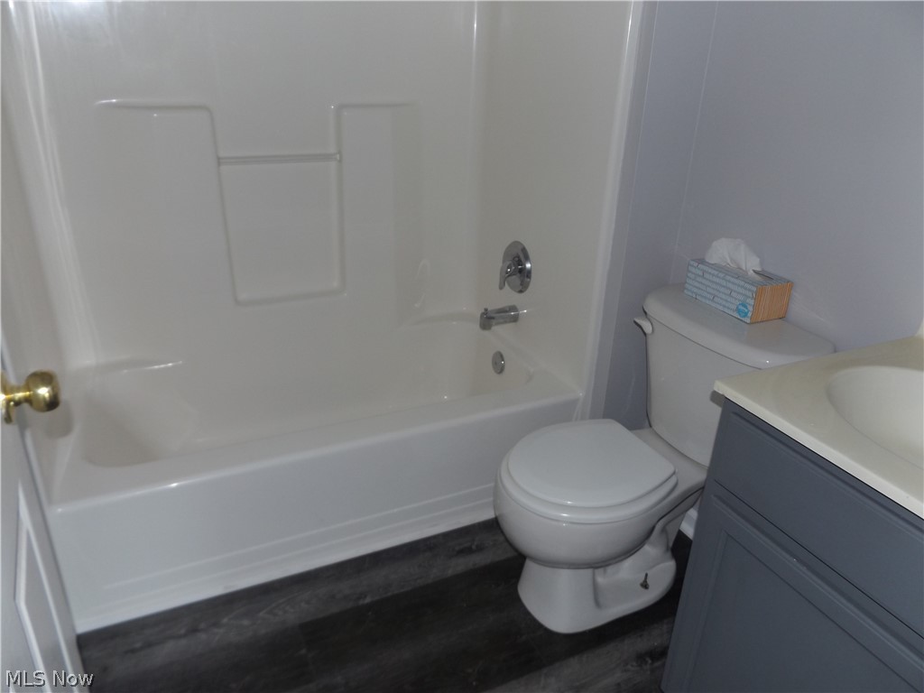 Hampton Court Highrise Condo - Residential