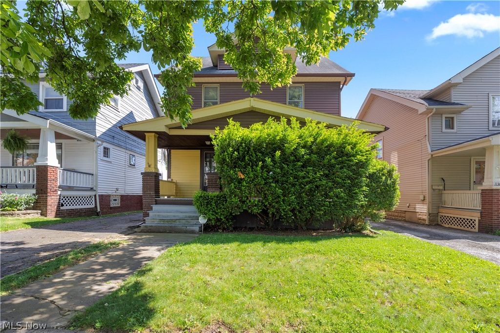 Photo of 11301 Linnet Avenue, Cleveland, OH 44111 (MLS # 5213907)