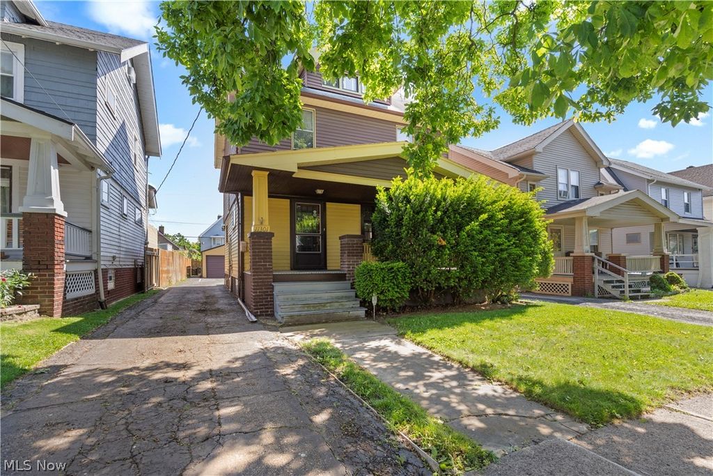 Photo of 11301 Linnet Avenue, Cleveland, OH 44111 (MLS # 5213907)