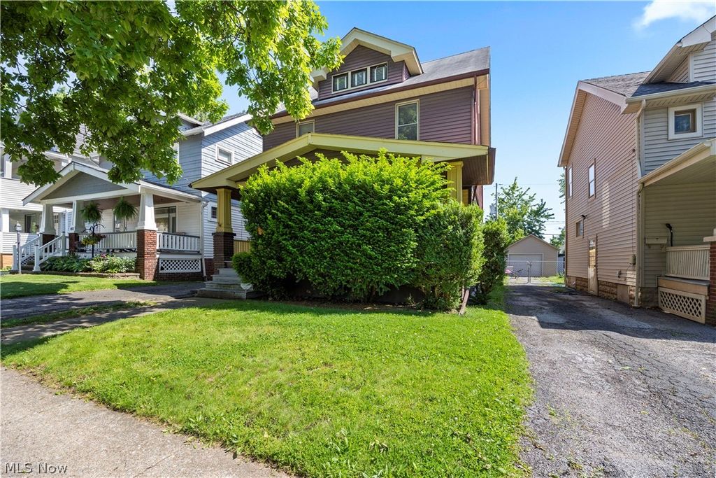 Photo of 11301 Linnet Avenue, Cleveland, OH 44111 (MLS # 5213907)