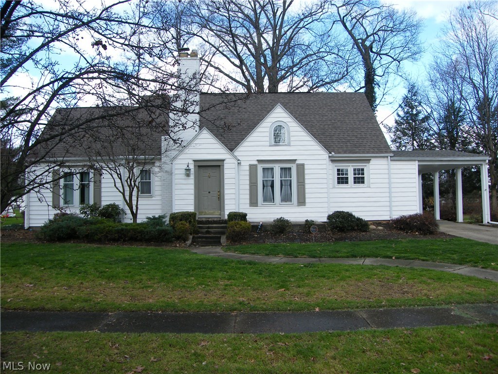 Wonderful Jackson Bungalow being offered for rent. This home features 3 bedroom, 1.5 baths, a large family room in addition to the living room, 2 car garage parking with a carport, and a park like yard. Call me today to set up your showing.