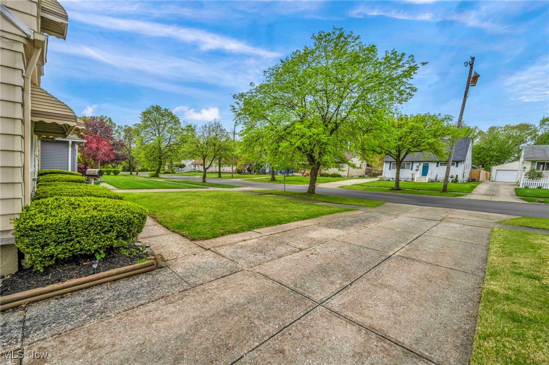 6457 Claudia Drive, Brook Park, Ohio image 23