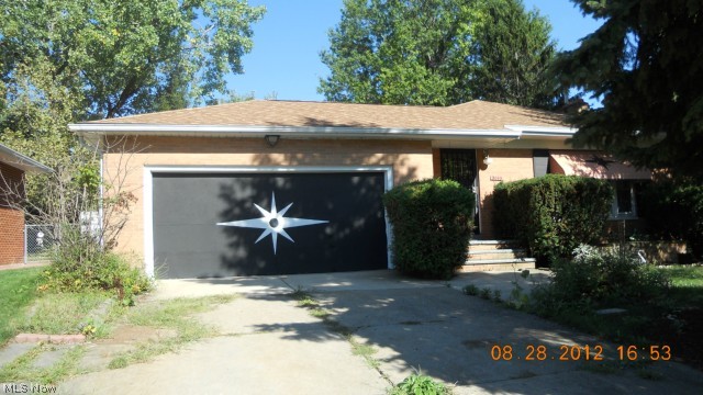 Looking for a Brick Ranch with 3 Bedroom possible 4 with 1.5 baths and attached garage with a three season sun room on the back-Private back yard with trees and fenced. Updated kitchens and baths with granite counter tops in both kitchen and bath that's correct 2nd kit in finished bsmt and this could be used as an addt'l living suite with 4th bedroom kitchen and bath. Newer Roof-Furnace-Hot water Tank. Private street very little traffic on a cul-de-sac. A must See!!!!! Will be violation free!!!!
Can only show Friday's after 5:00pm or Saturday's and Sunday's between 12-5 pm- Tenant occupied.