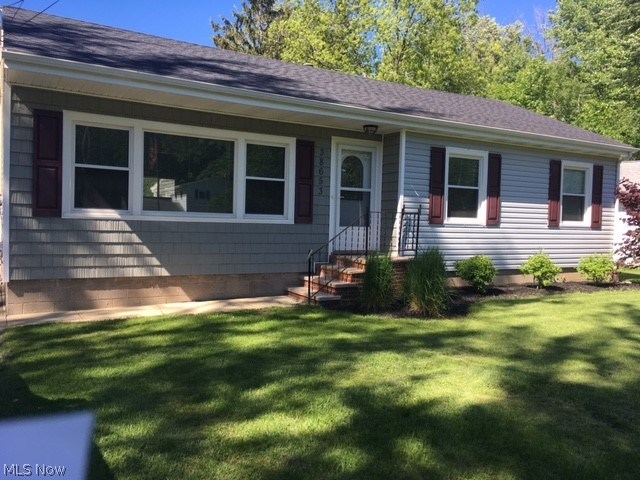Beautifully renovated 3 bedroom, 1.5 bath home. Updated kitchen includes stainless steel appliances and granite counters. Completely renovated baths as well! Washer and dryer included. Bright, open floor concept with bonus room. Stunning hardwood floors. Spacious yard sitting on almost a full acre. 2-car garage as well! Wonderful neighborhood, just minutes from shopping, restaurants, schools and convenient access to I-271. Don't miss out on this one!
Available for lease to own option $2000 per month with $150 towards down payment.