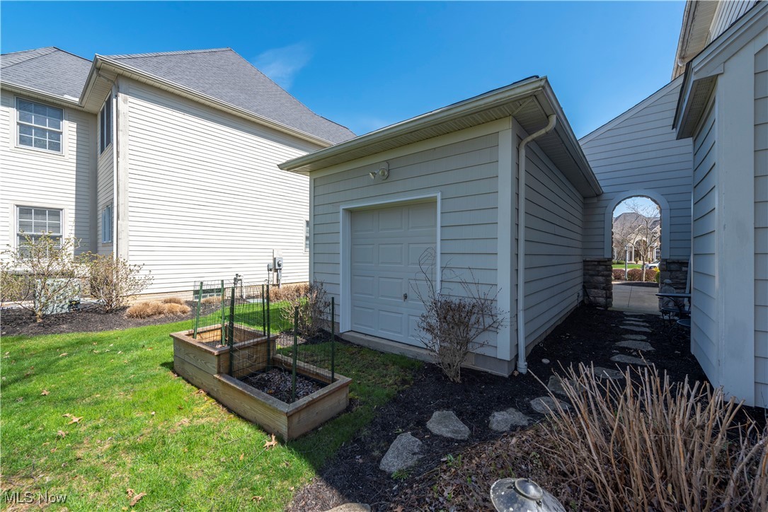 33518 Silver Oak Drive, Avon, Ohio image 8