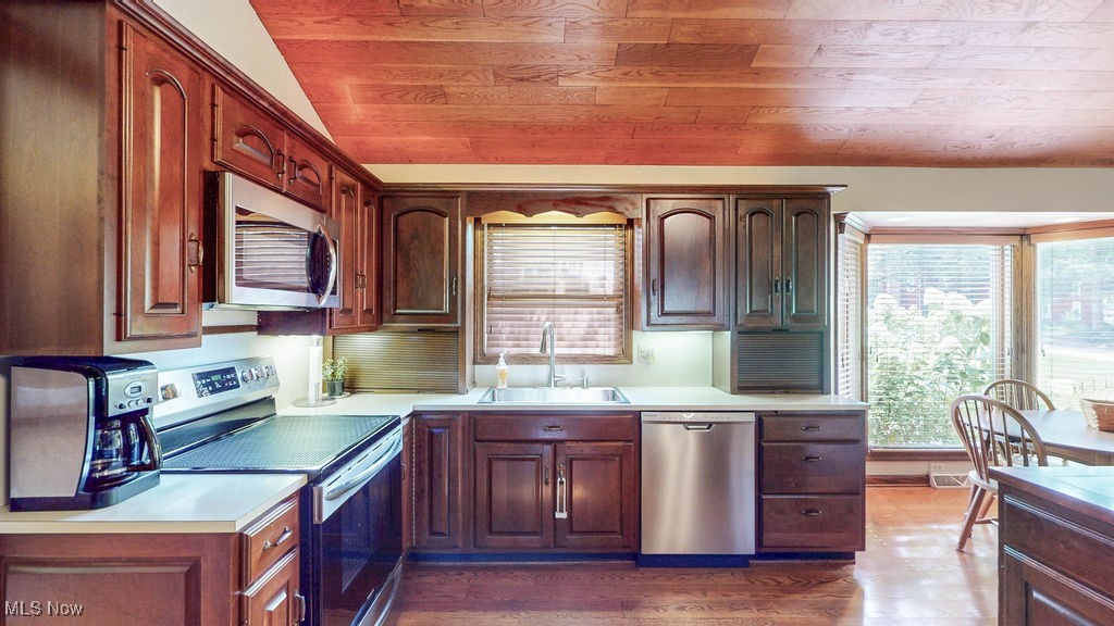 Kent, Ohio 44240, United States, 4 Bedrooms Bedrooms, ,4 BathroomsBathrooms,Residential,Active,187214