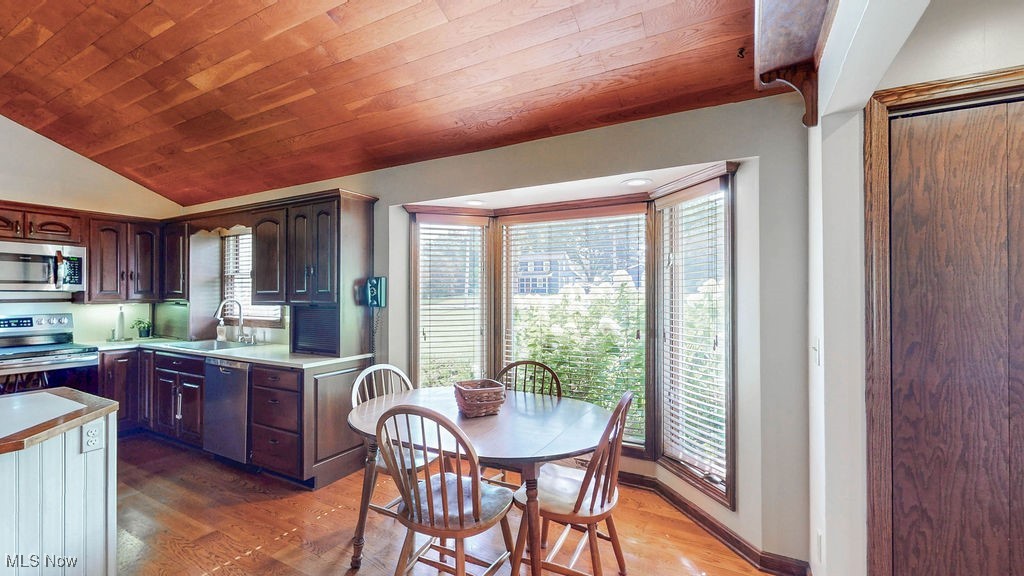 Kent, Ohio 44240, United States, 4 Bedrooms Bedrooms, ,4 BathroomsBathrooms,Residential,Active,187214