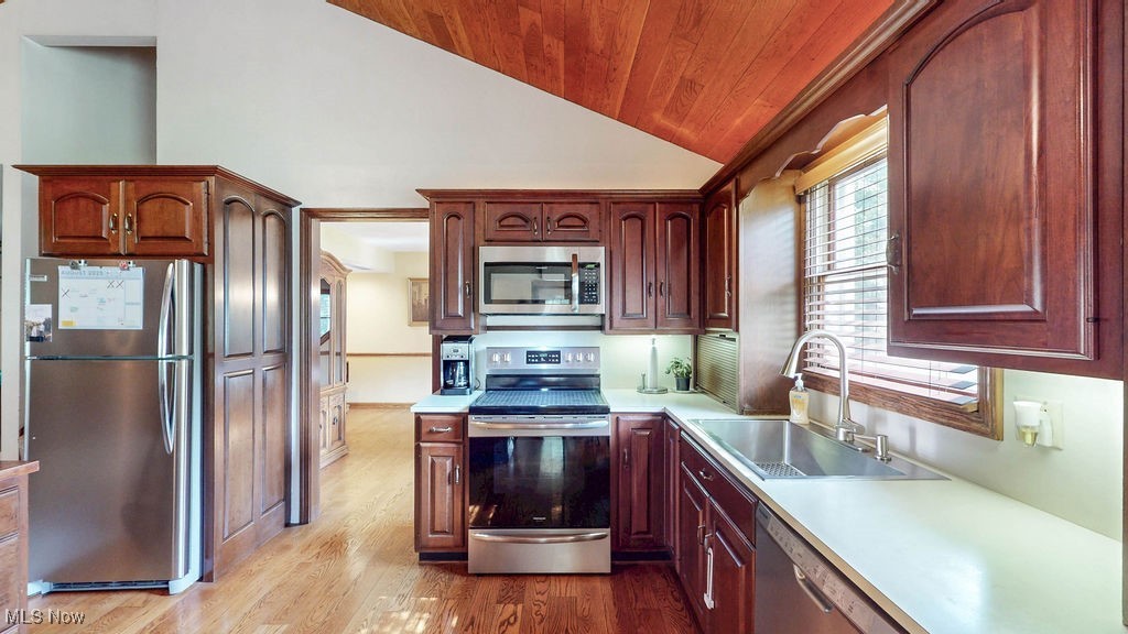 Kent, Ohio 44240, United States, 4 Bedrooms Bedrooms, ,4 BathroomsBathrooms,Residential,Active,187214