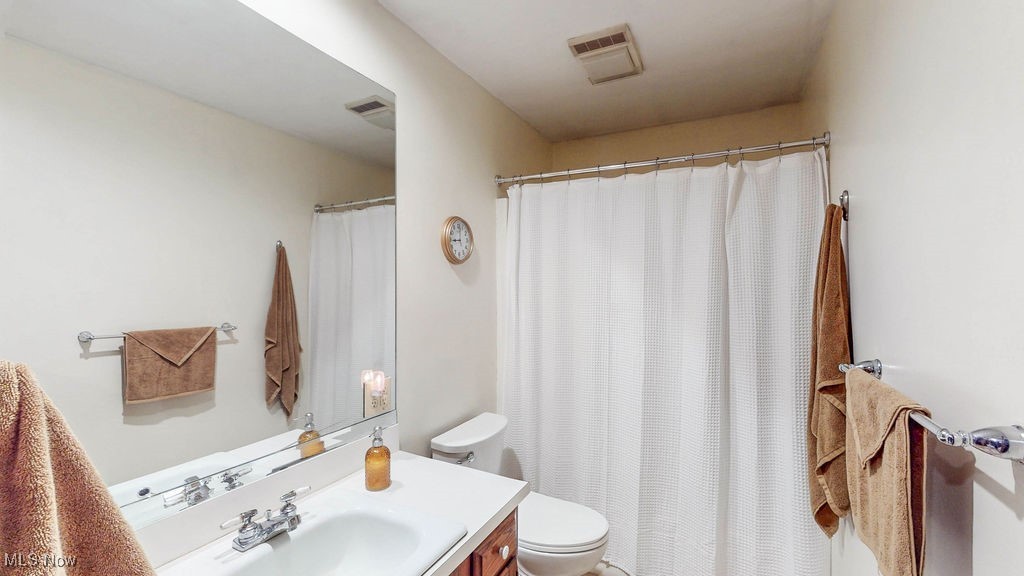 Kent, Ohio 44240, United States, 4 Bedrooms Bedrooms, ,4 BathroomsBathrooms,Residential,Active,187214