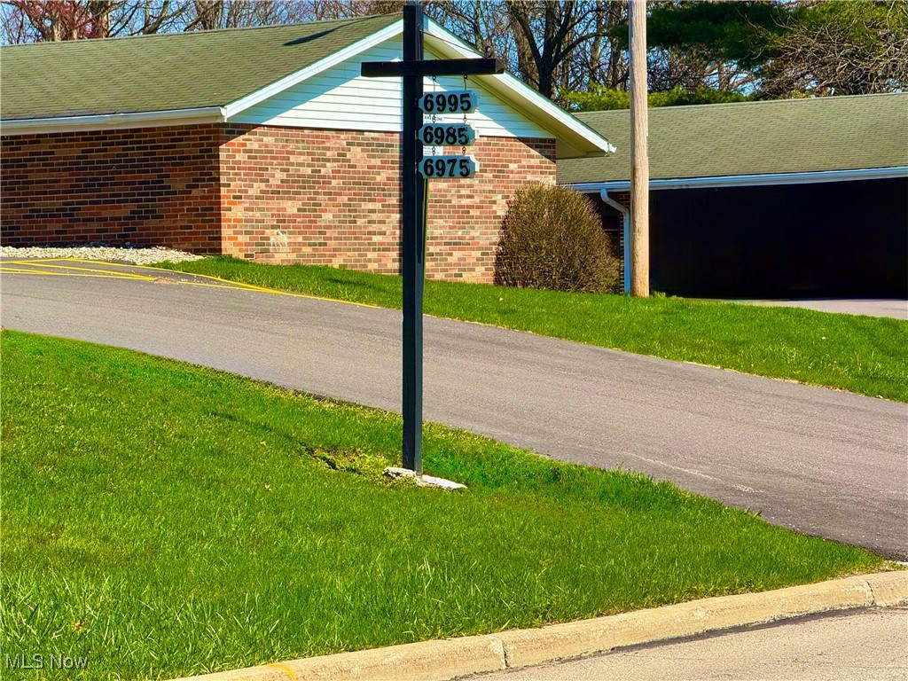 6995 Carriage Hill Drive #101, Brecksville, Ohio image 5
