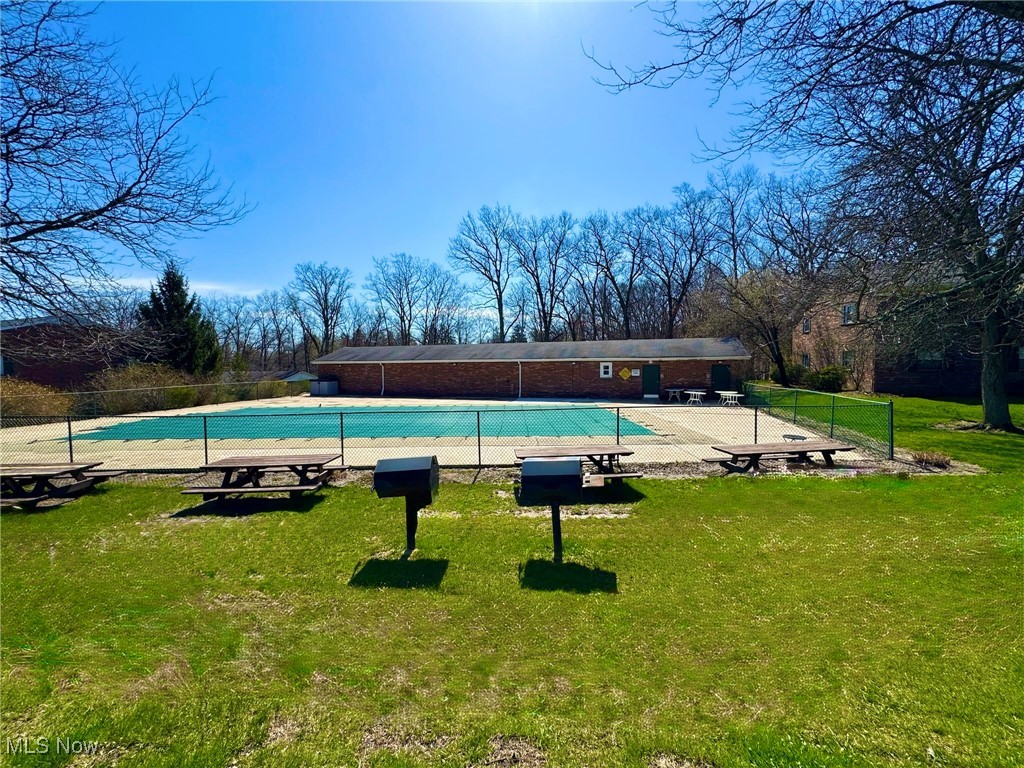 6995 Carriage Hill Drive #101, Brecksville, Ohio image 4