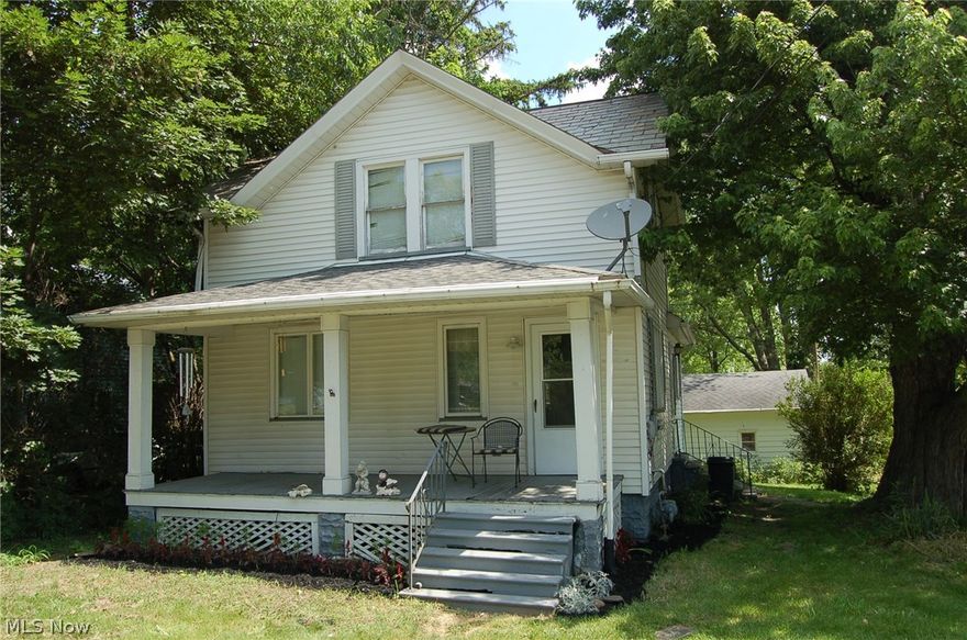 At $35,500, it's priced to sell! Springfield School District on a large 74x307 irregular lot (see addendum for plat map), 16x8 kitchen has cathedral ceiling, white formica cabinets and formica countertops, oversized 2+ car detached garage, 12x9 wood deck, . Seller to provide 2-10 Home Warranty to buyer.