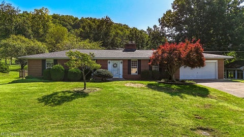 Photo of 942 Pine Street, Belpre, OH 45714 (MLS # 5239359)