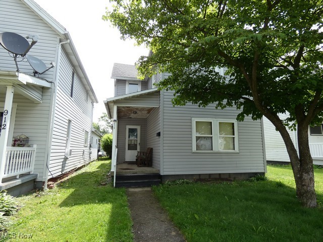 Nice property at a great price offering 2 bedrooms, 1.5 baths, formal dining room, vinyl siding, level lot and a detached garage and 24x40 workshop with alley access and a nice & convenient Coshocton location. This listing won't last long so call your favorite Realtor today!!