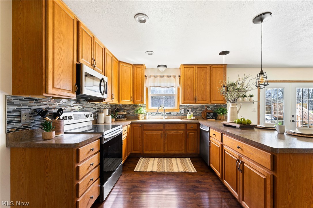 Robert & Eugenia Missik 01 - Residential