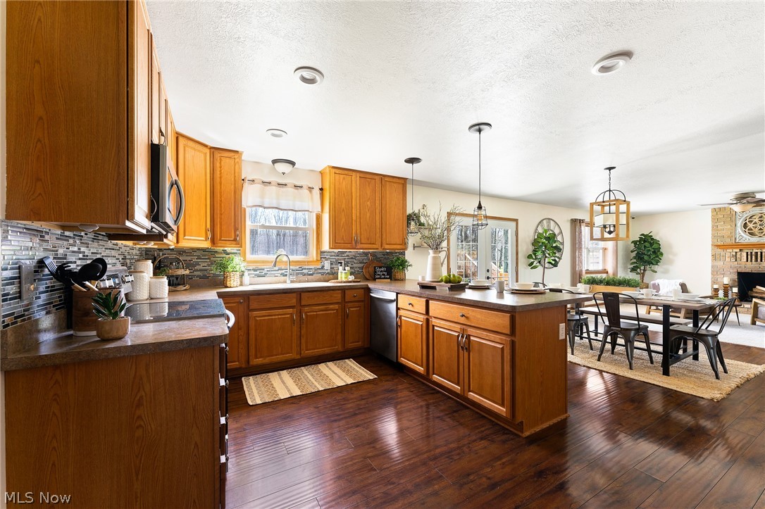 Robert & Eugenia Missik 01 - Residential