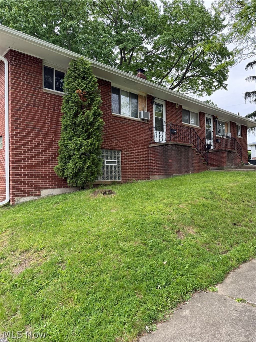 Photo of 1923 Evergreen Avenue, Akron, OH 44301 (MLS # 5210457)