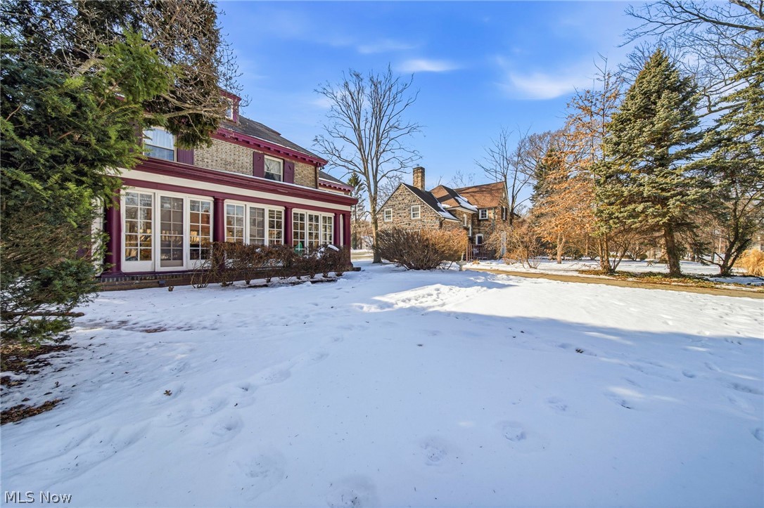 10111 Edgewater Drive