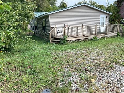 Homes For Sale - 21 Cedar Street<br/> New London, OH 44851