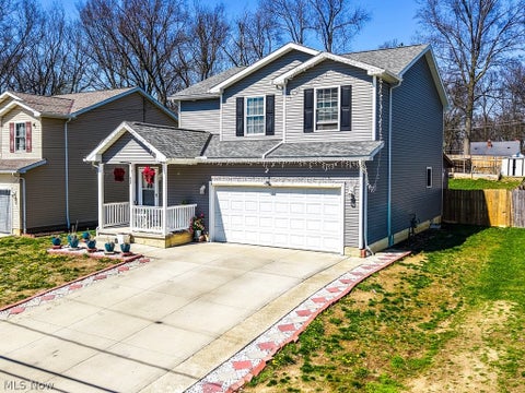 Homes For Sale - 537 Magnolia Avenue<br/> Cuyahoga Falls, OH 44221