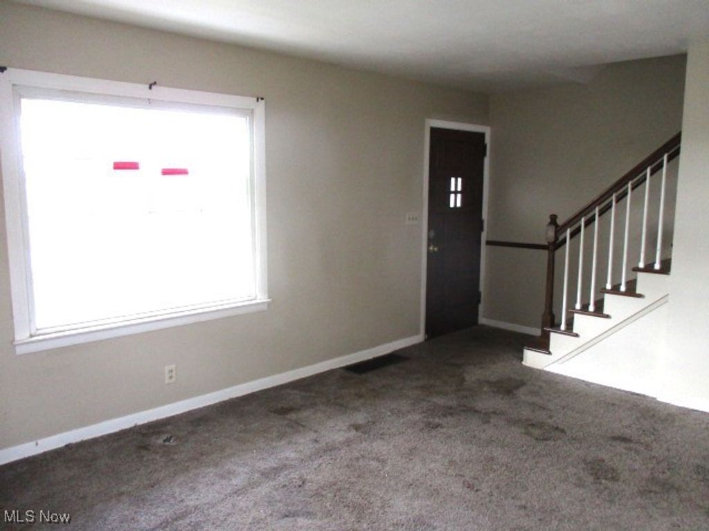 Photo of 752 Laird Avenue NE, Warren, OH 44483 (MLS # 5173960)