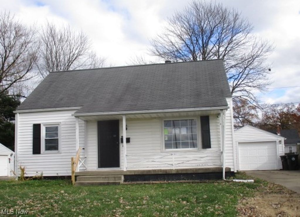 Photo of 752 Laird Avenue NE, Warren, OH 44483 (MLS # 5173960)