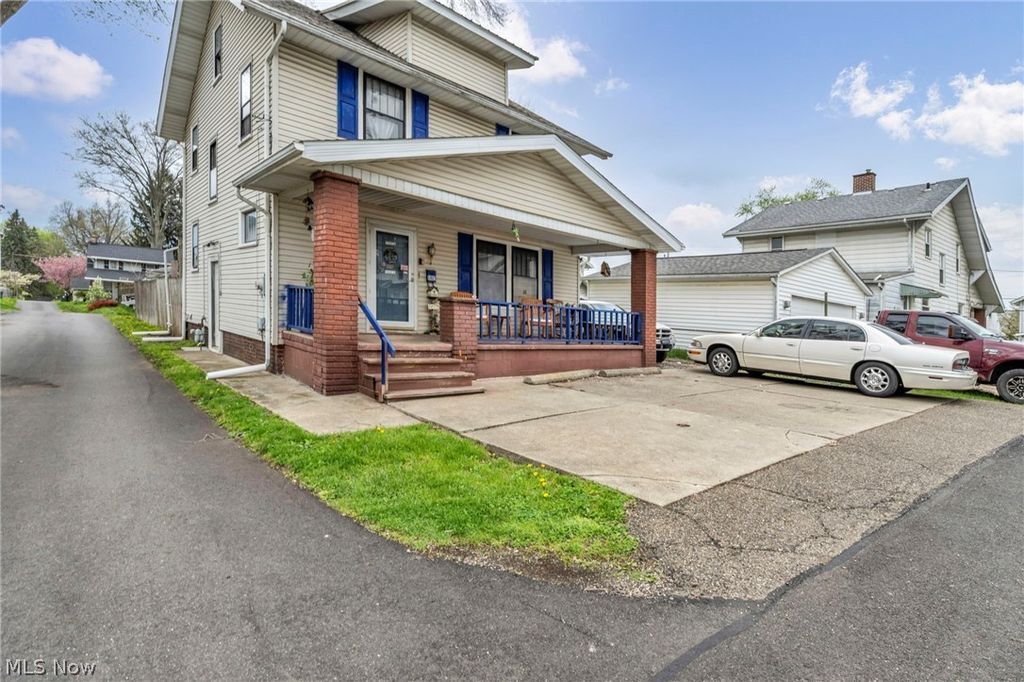 Photo of 1815 Walden Avenue NW, Canton, OH 44709 (MLS # 5212112)