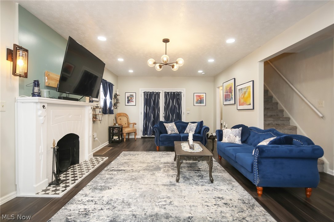 Laur M Stewarts - Residential